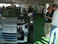 Hydrogen powered vehicle cut in half to show how hydrogen powered cars 
