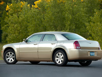 2007 ROAD & TRAVEL New Car Review: 2007 Chrysler 300 Exterior - New Car Review, Specs, Photos