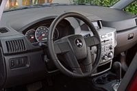 2004 Mitsubishi Endeavor interior