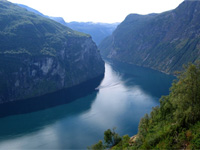 ROAD & TRAVEL Destination Review: Norway Fjord Image