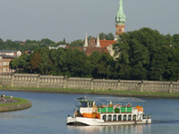 ROAD & TRAVEL Poland Destination Review: Krakow's Vistula River